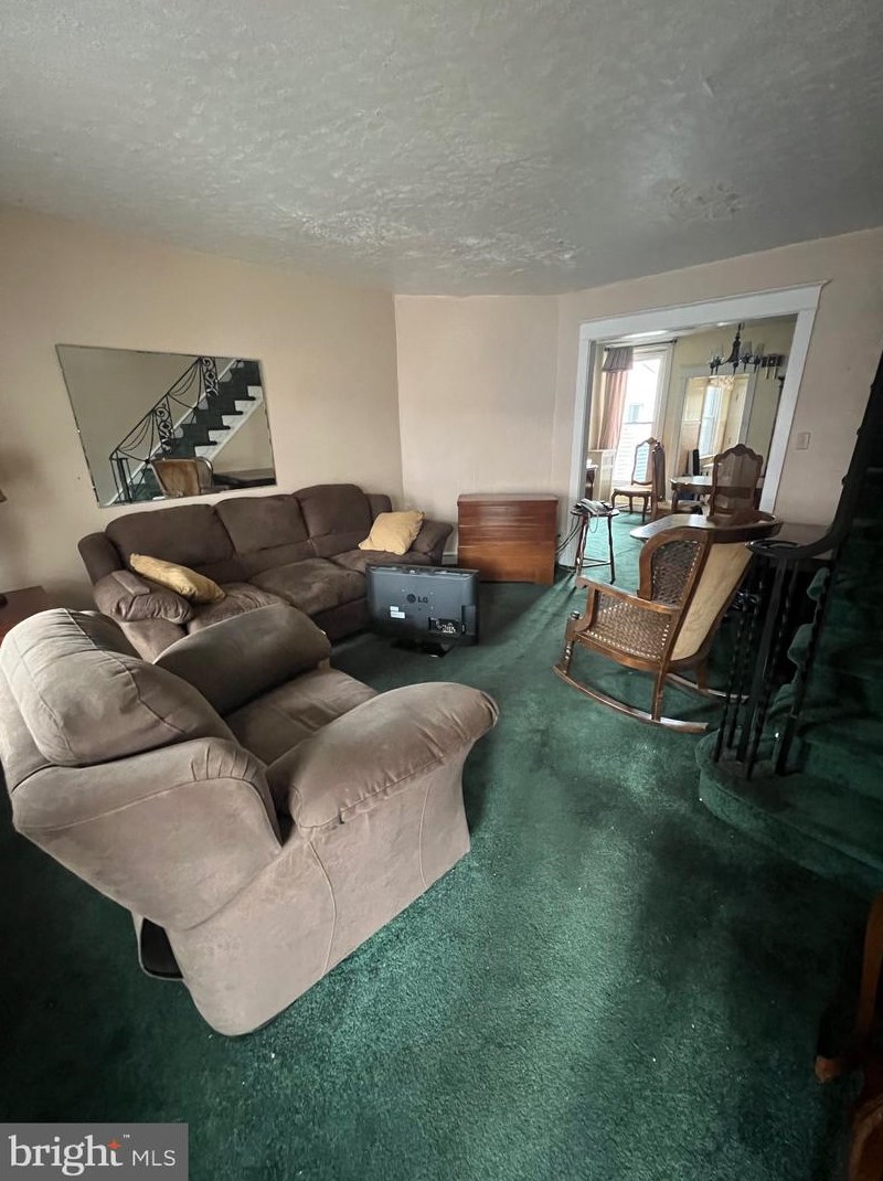 621 Fanshawe St, Philadelphia, PA 19111-4713