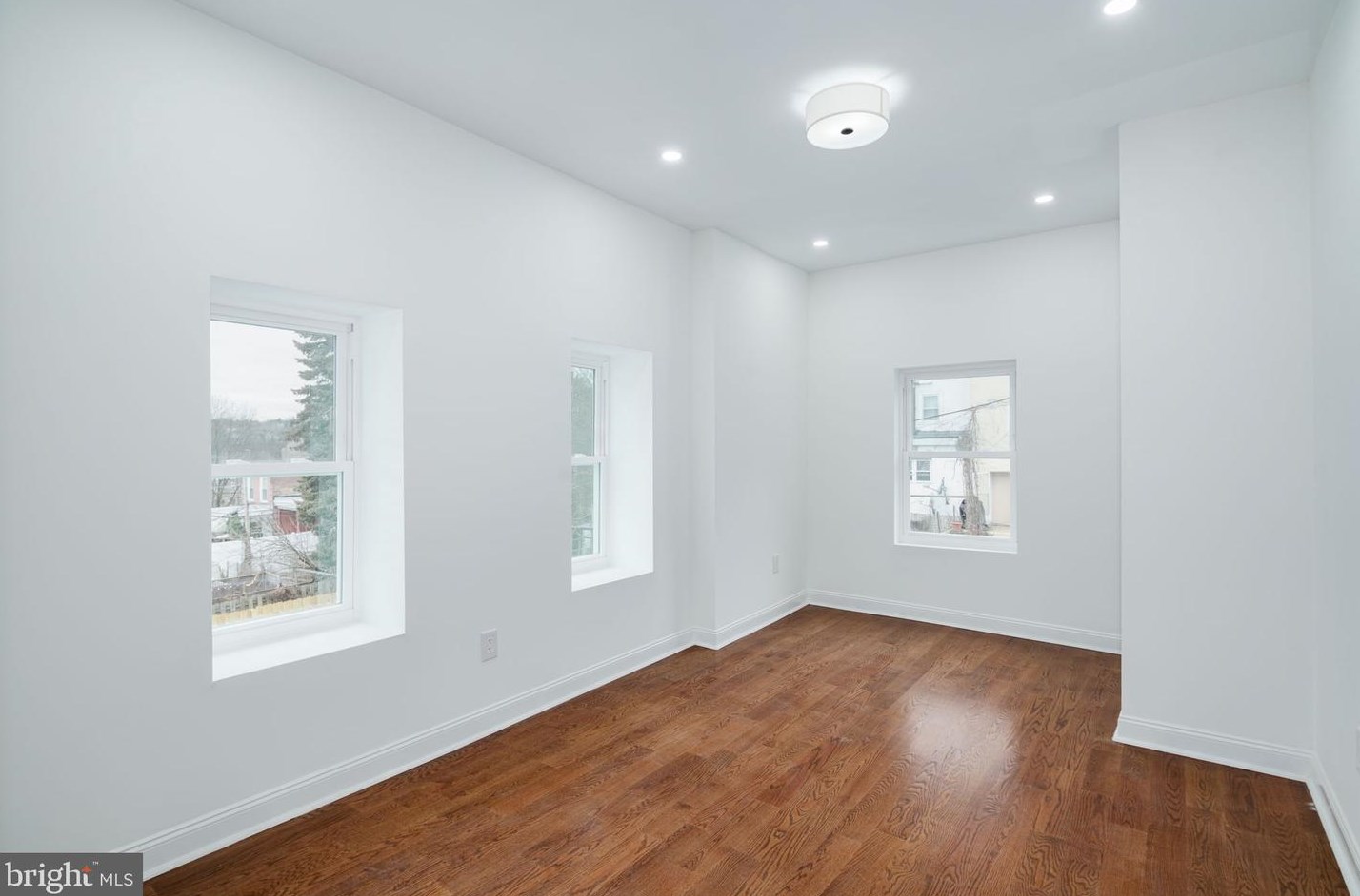 170 Roxborough Ave, Philadelphia PA  19127-1514 exterior