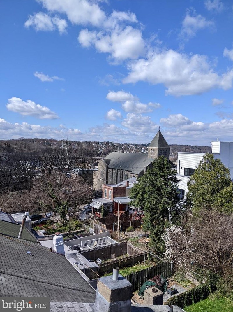 170 Roxborough Ave, Philadelphia PA  19127-1514 exterior