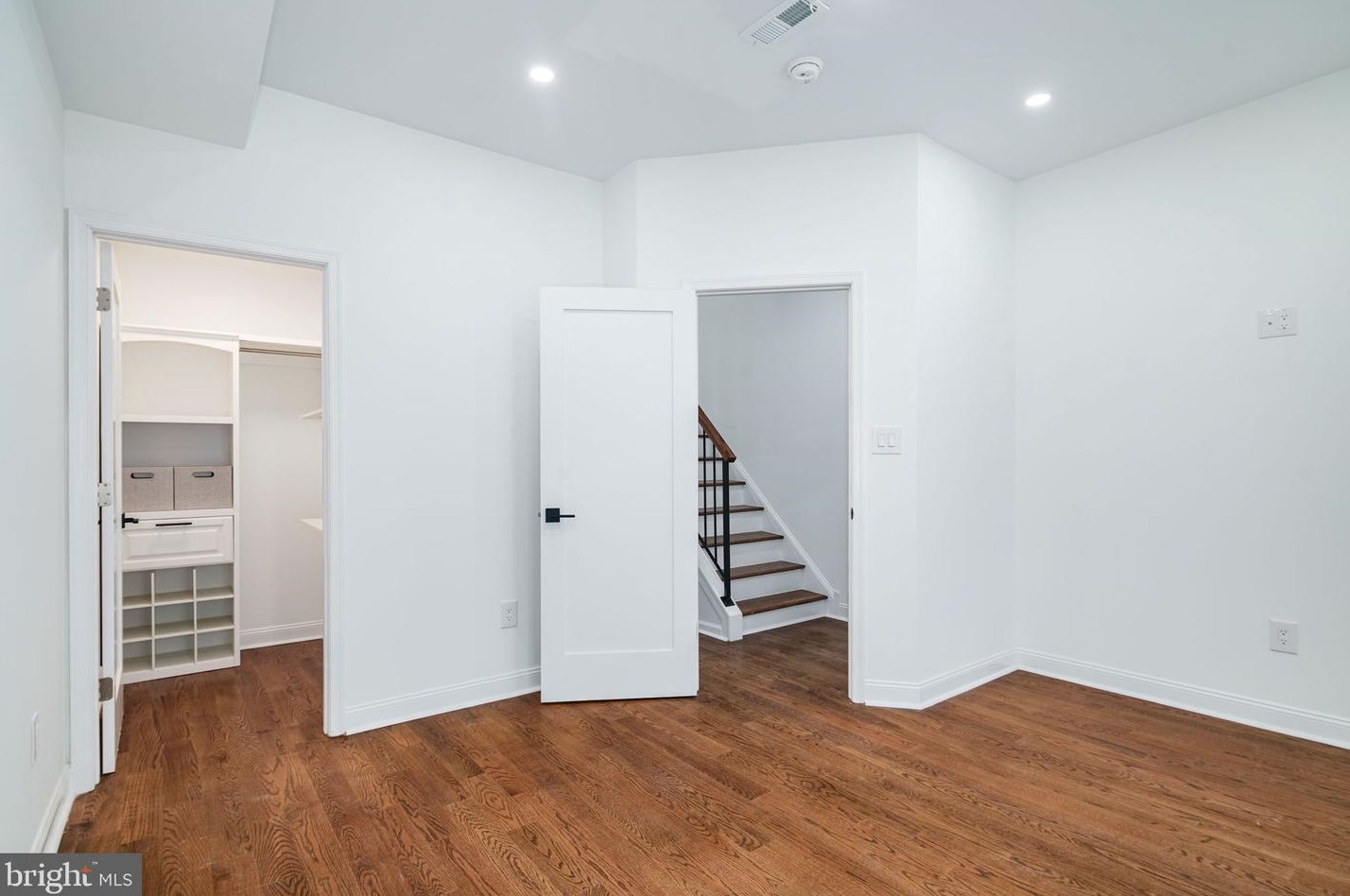 170 Roxborough Ave, Philadelphia PA  19127-1514 exterior