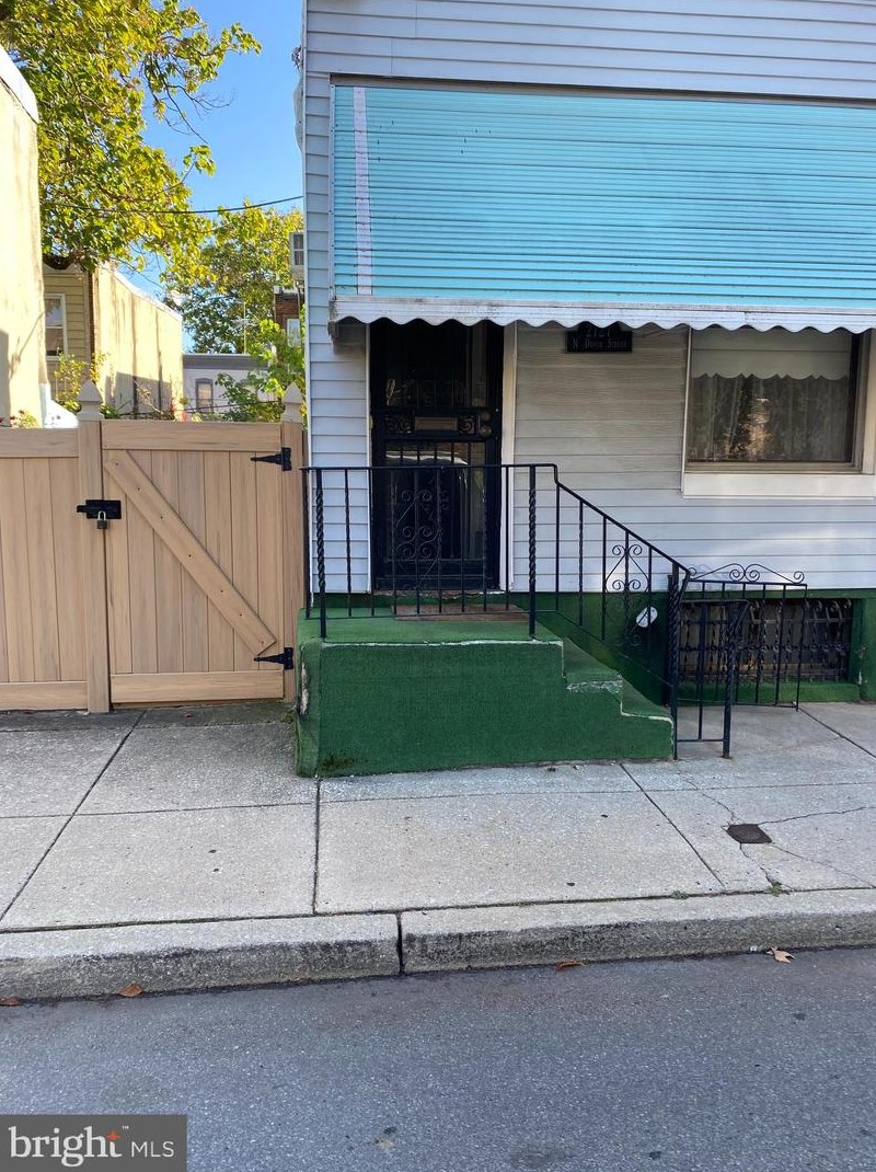 2127 Dover St, Philadelphia, PA 19121-1211