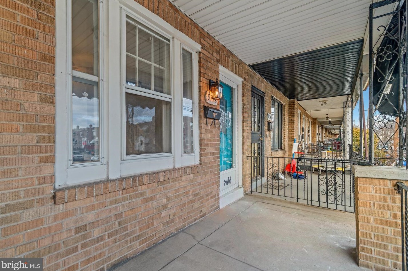 5712 Hegerman St, Philadelphia, PA 19135-4103
