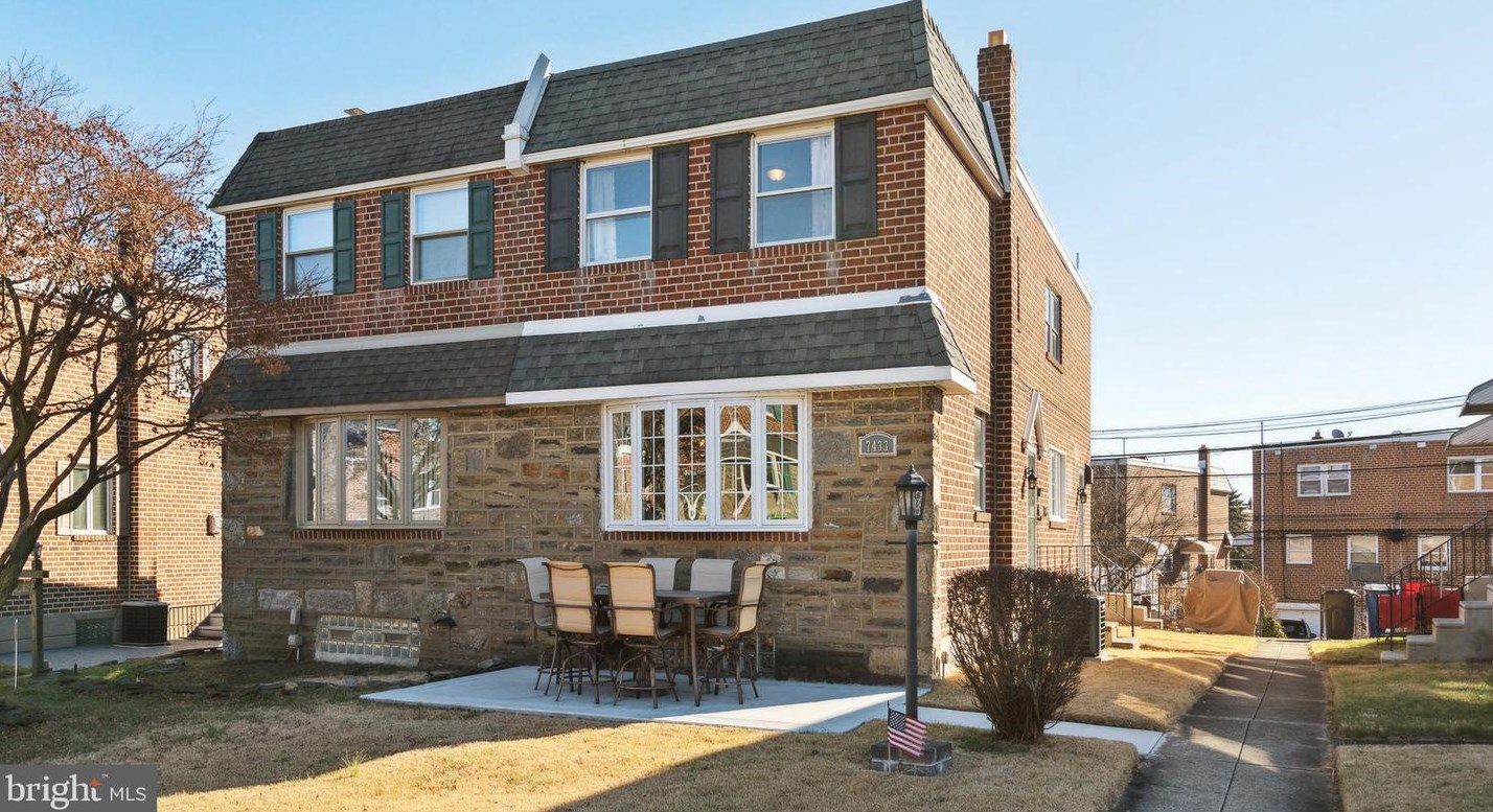 7433 Revere St, Philadelphia, PA 19152-4409