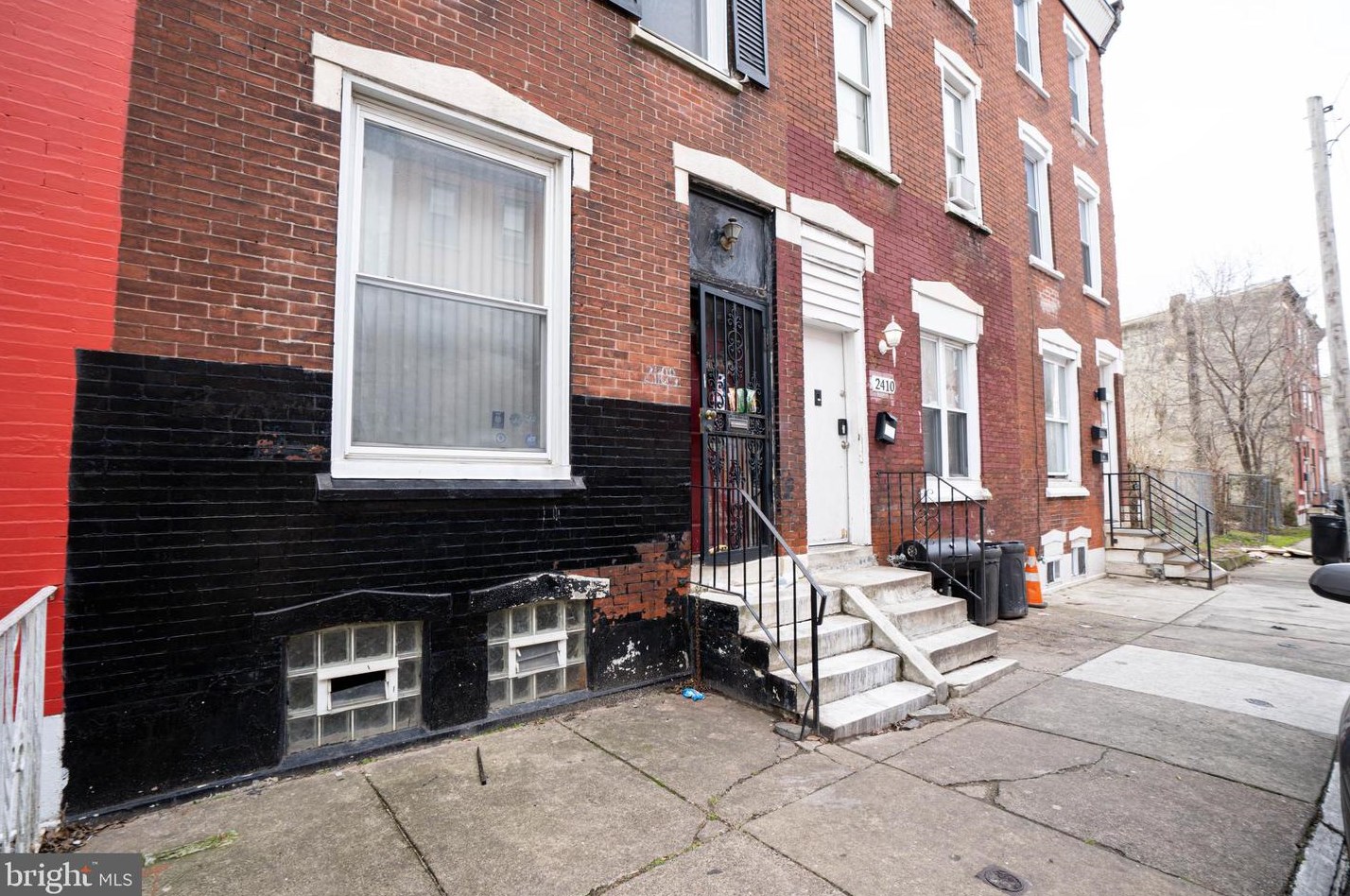 2408 Turner St, Philadelphia, PA 19121-2922