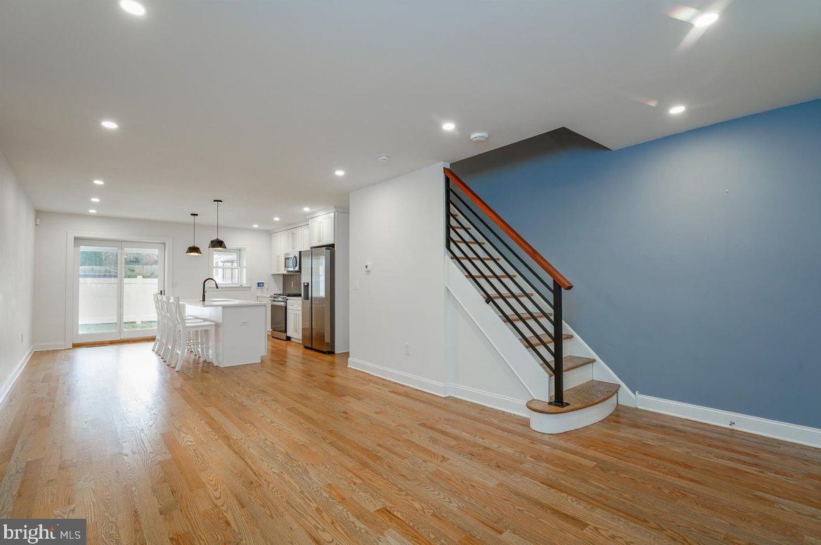 5961 Jannette St, Philadelphia PA  19128-1616 exterior