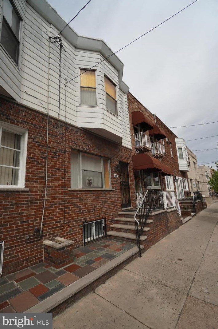 1327 Wolf St, Philadelphia, PA 19148-2991