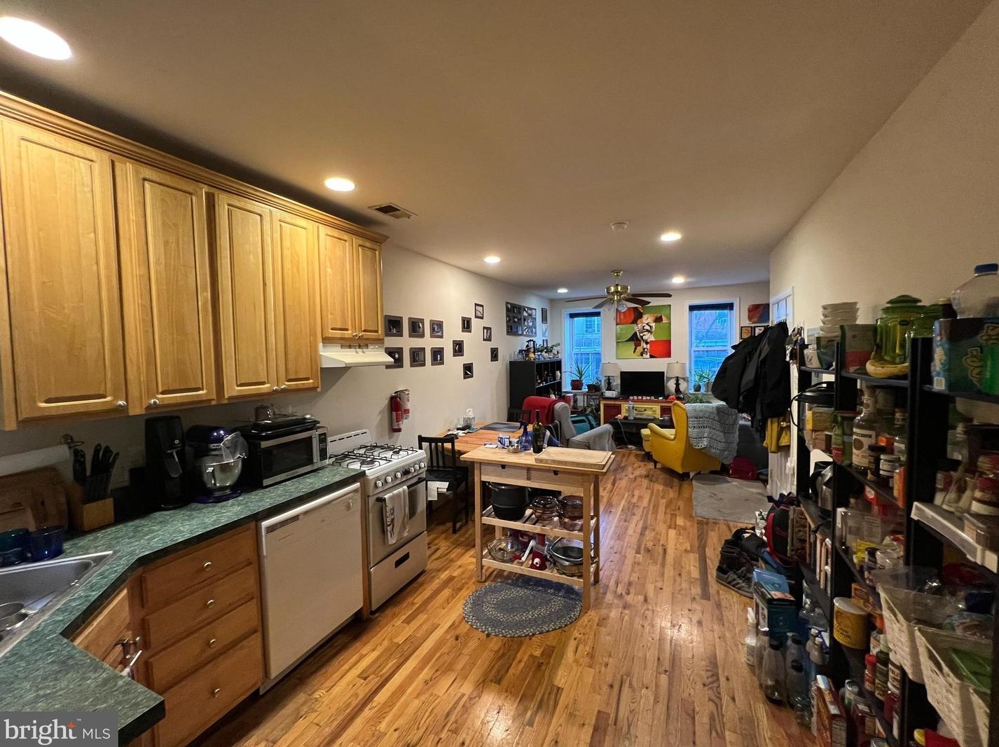 1543 W Thompson St #1, Philadelphia, PA 19121