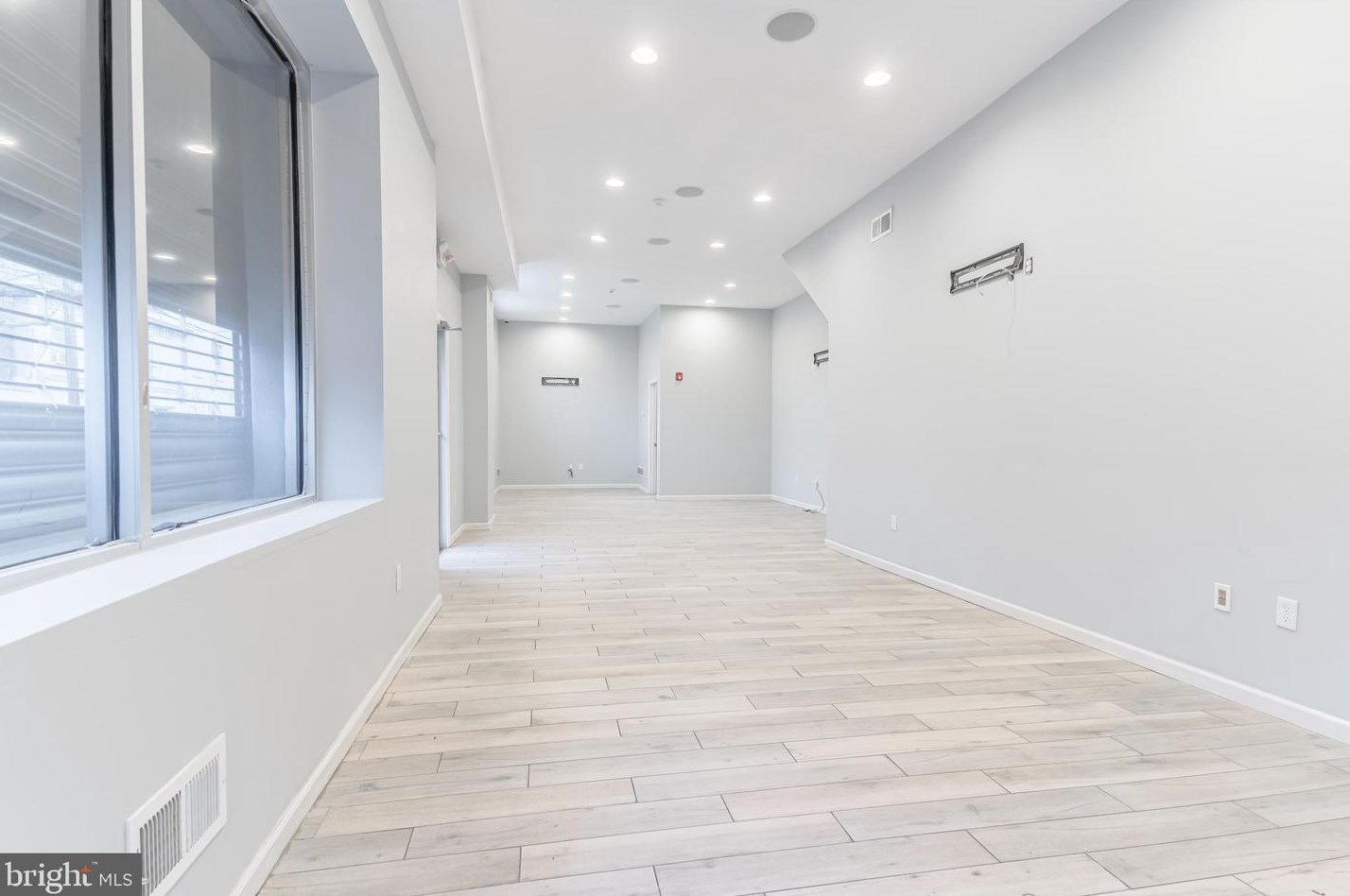 2100 7th St, Philadelphia, PA 19148-3218