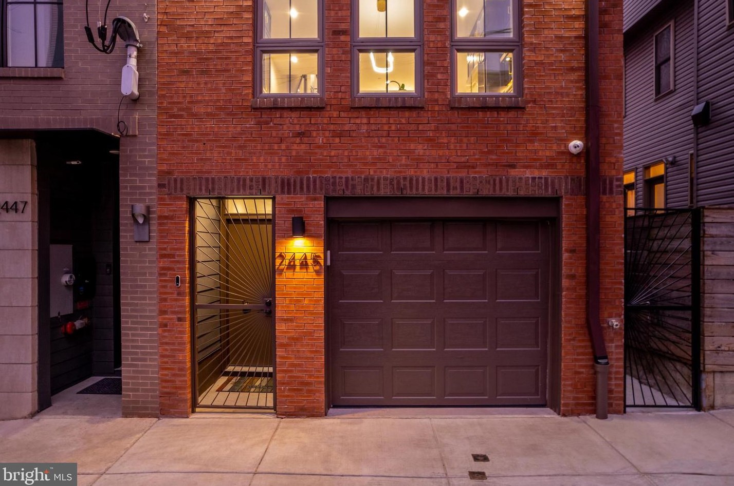 2445 Martha St, Philadelphia, PA 19125-1640