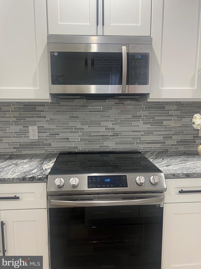 2440 75th Ave, Philadelphia PA  19138-1318 exterior