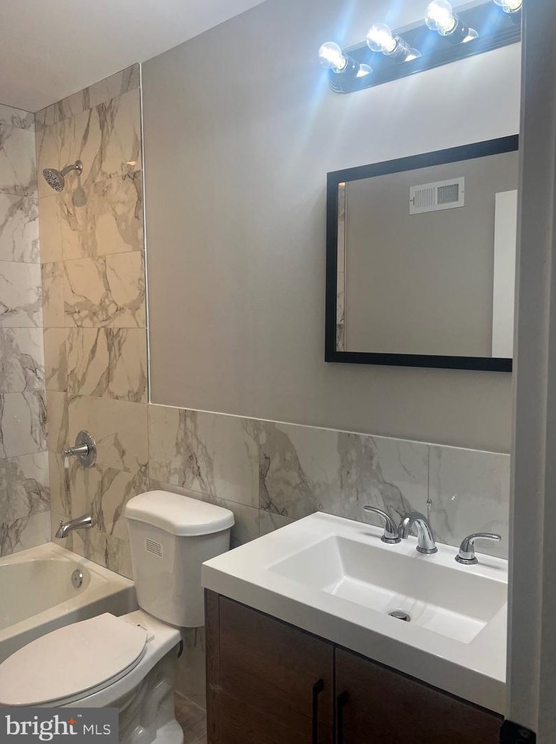 2440 75th Ave, Philadelphia PA  19138-1318 exterior