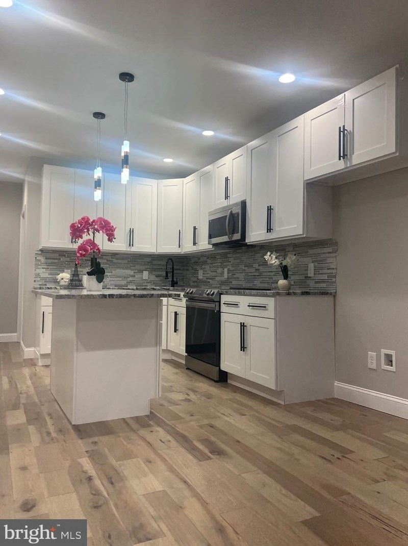 2440 75th Ave, Philadelphia PA  19138-1318 exterior