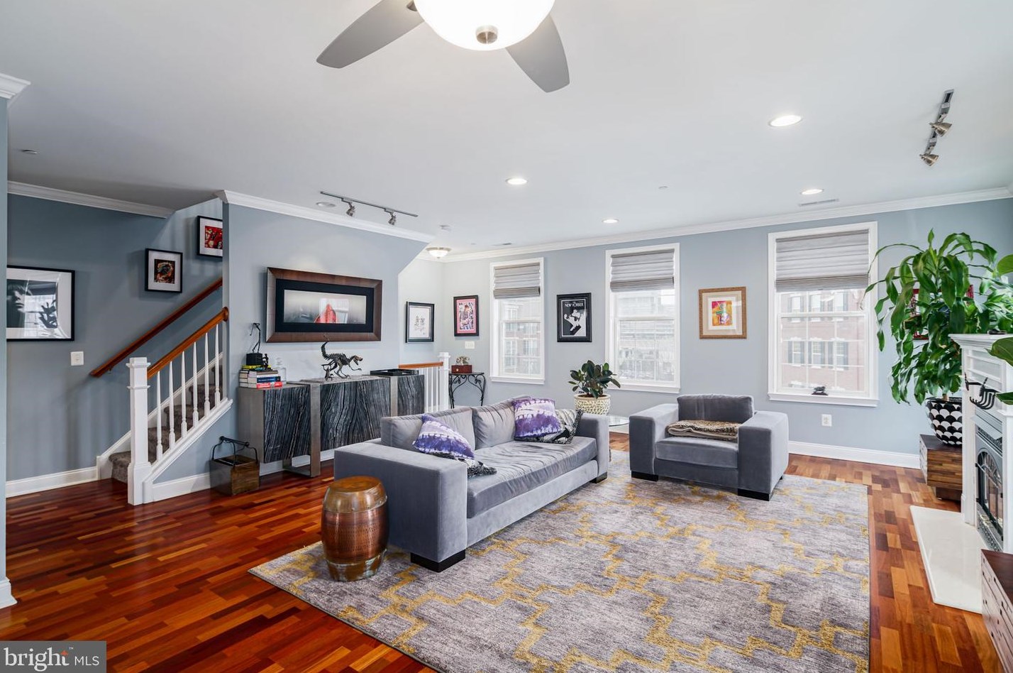 102 Commodore Ct, Philadelphia, PA 19146-5245