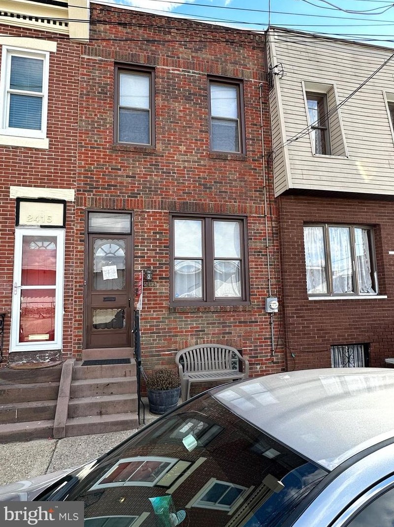 2413 Almond St, Philadelphia, PA 19125-3008