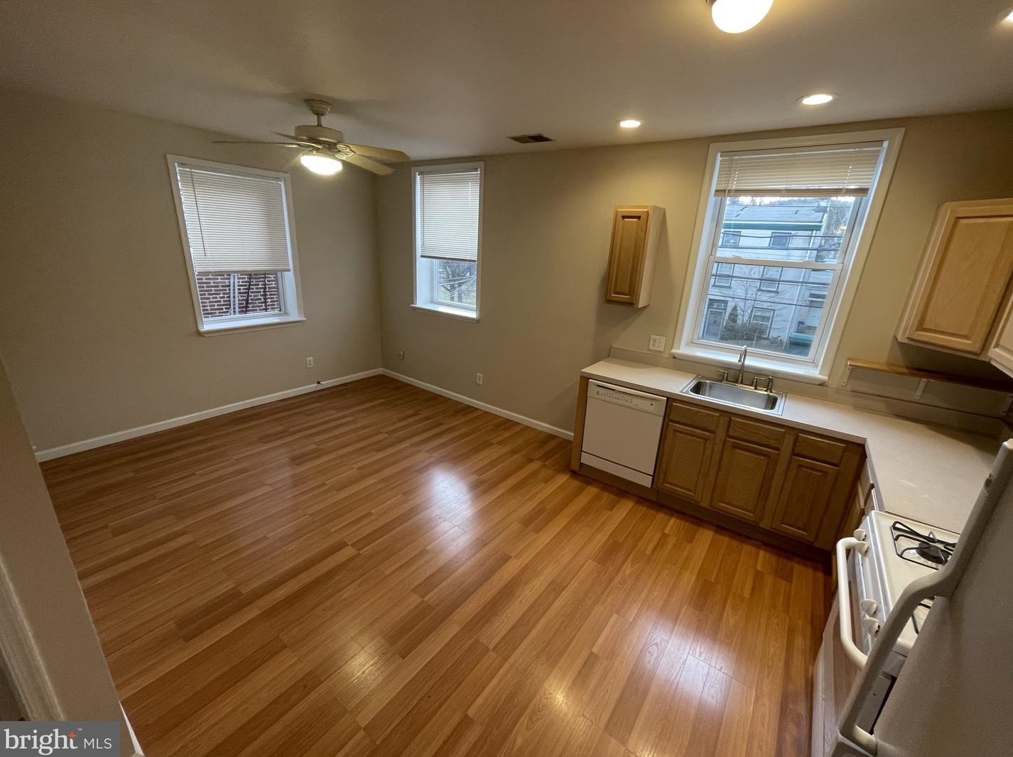 4255 Ridge Ave #2, Philadelphia, PA 19129