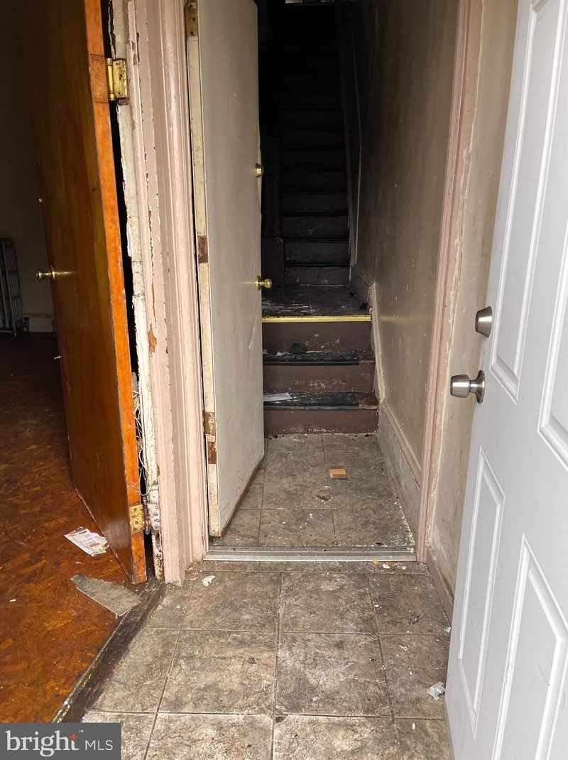7032 Woodland Ave, Philadelphia, PA 19142-1127
