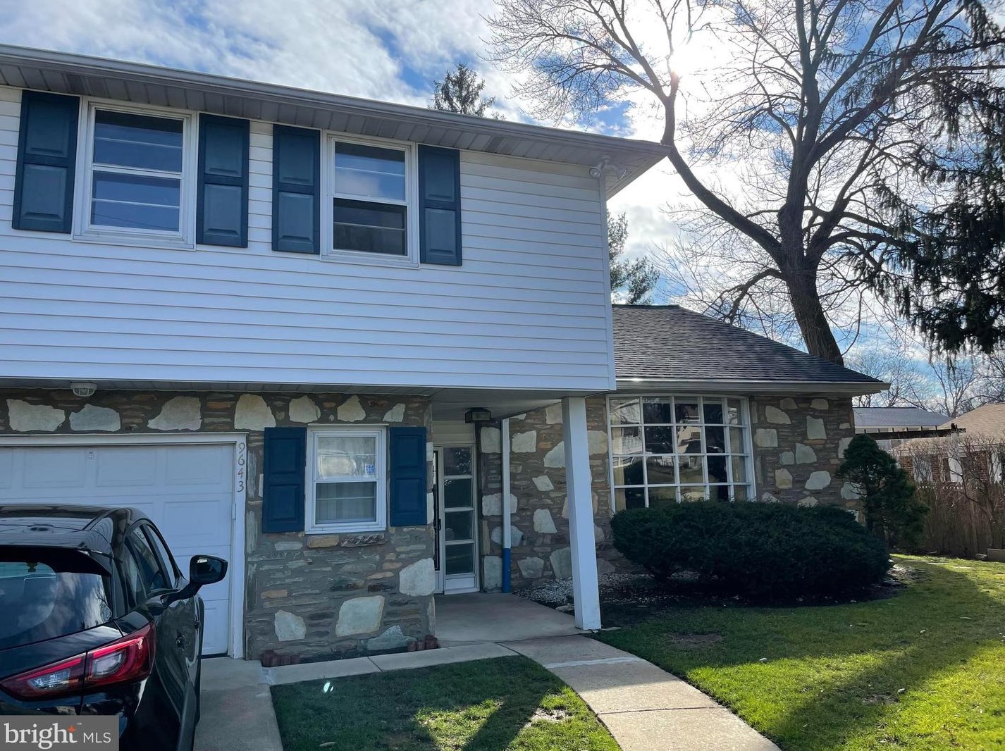 9643 Pine Rd, Philadelphia, PA 19115-2723