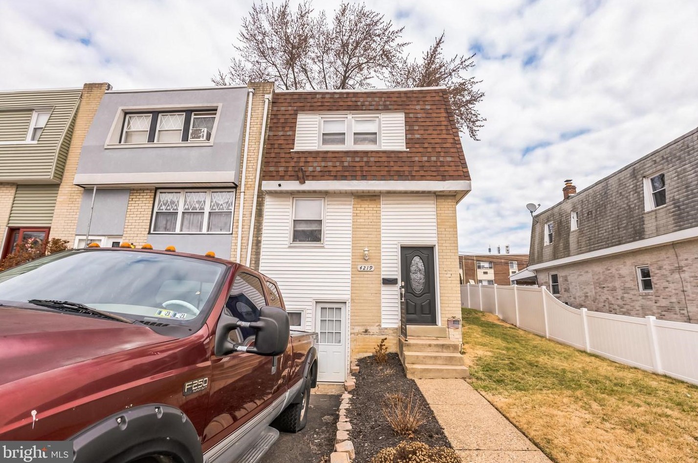 4219 Whiting Rd, Philadelphia PA  19154-2808 exterior