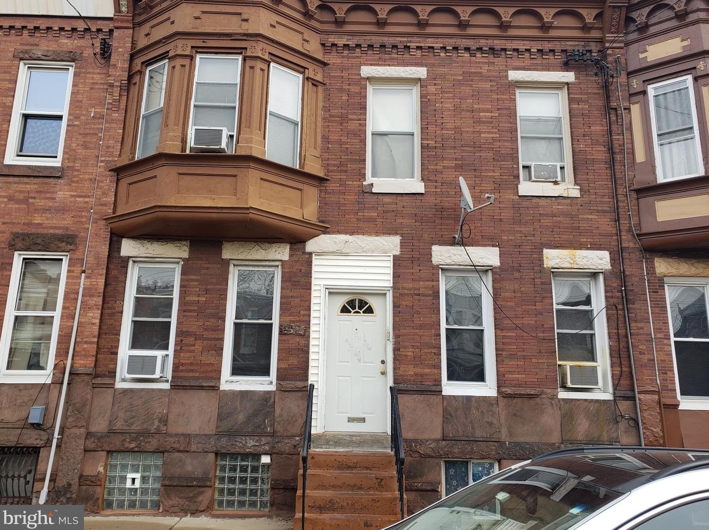 2621 33rd St, Philadelphia, PA 19132-2811