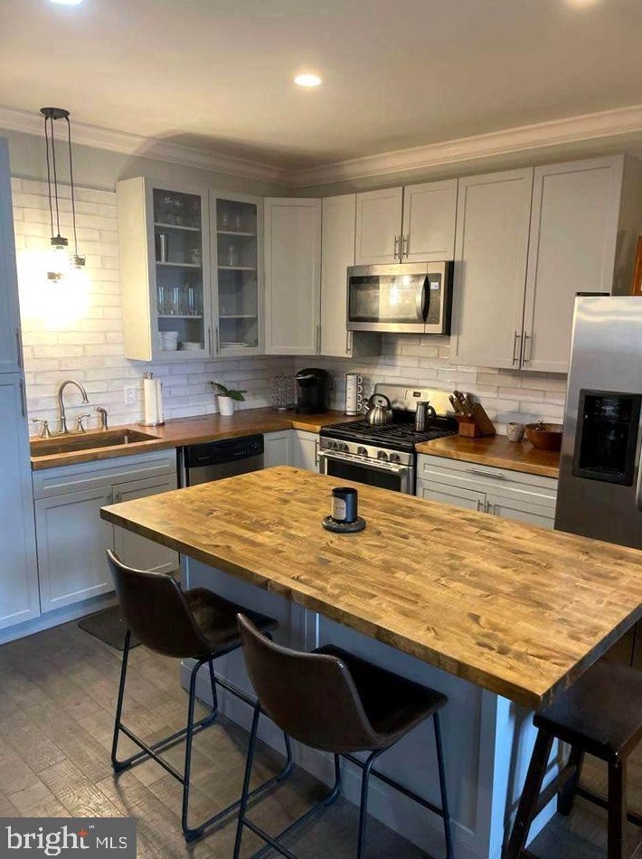 2706 Bridge St, Philadelphia, PA 19137-1802