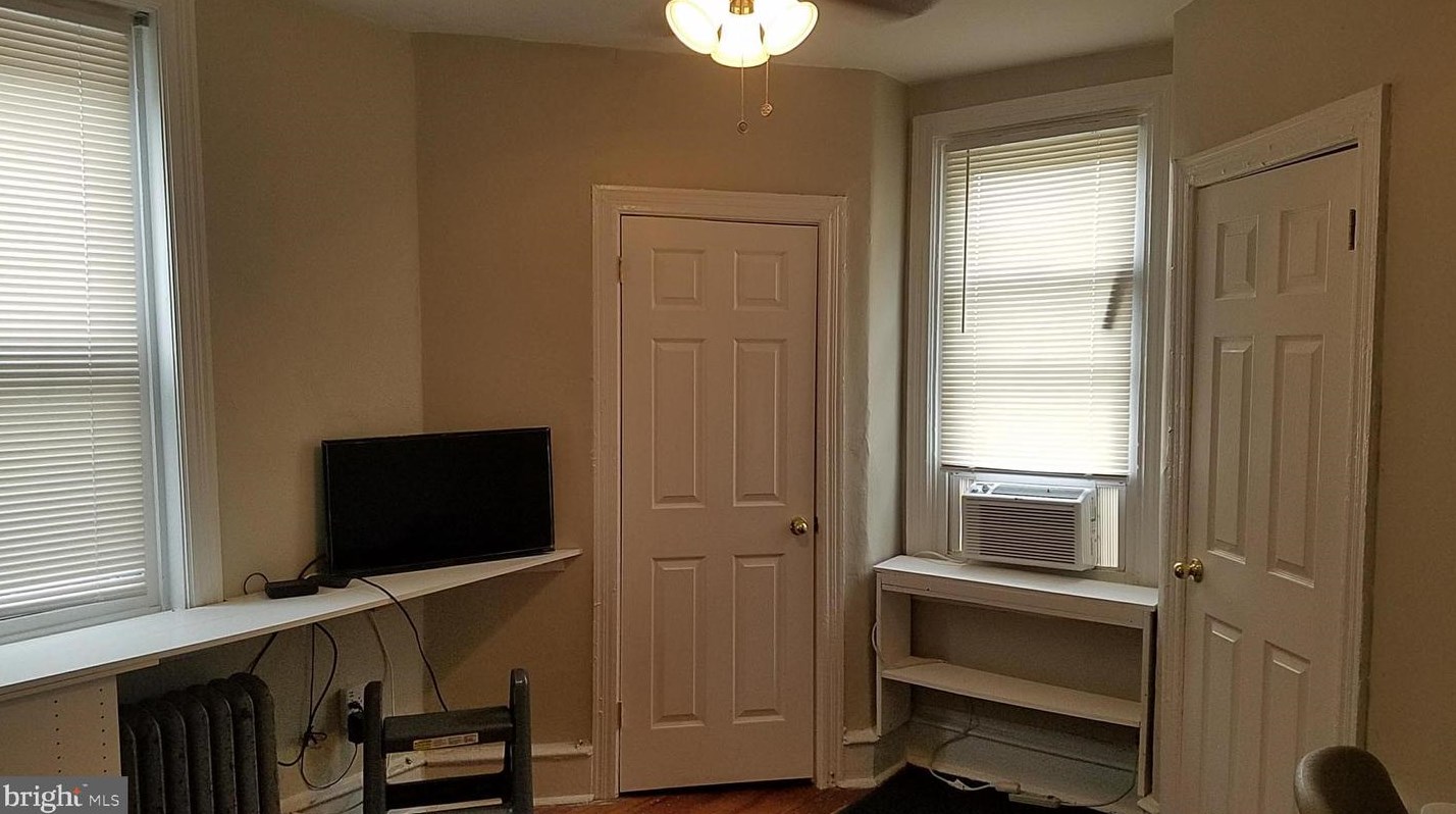 6240 N 20th St #1f, Philadelphia, PA 19138