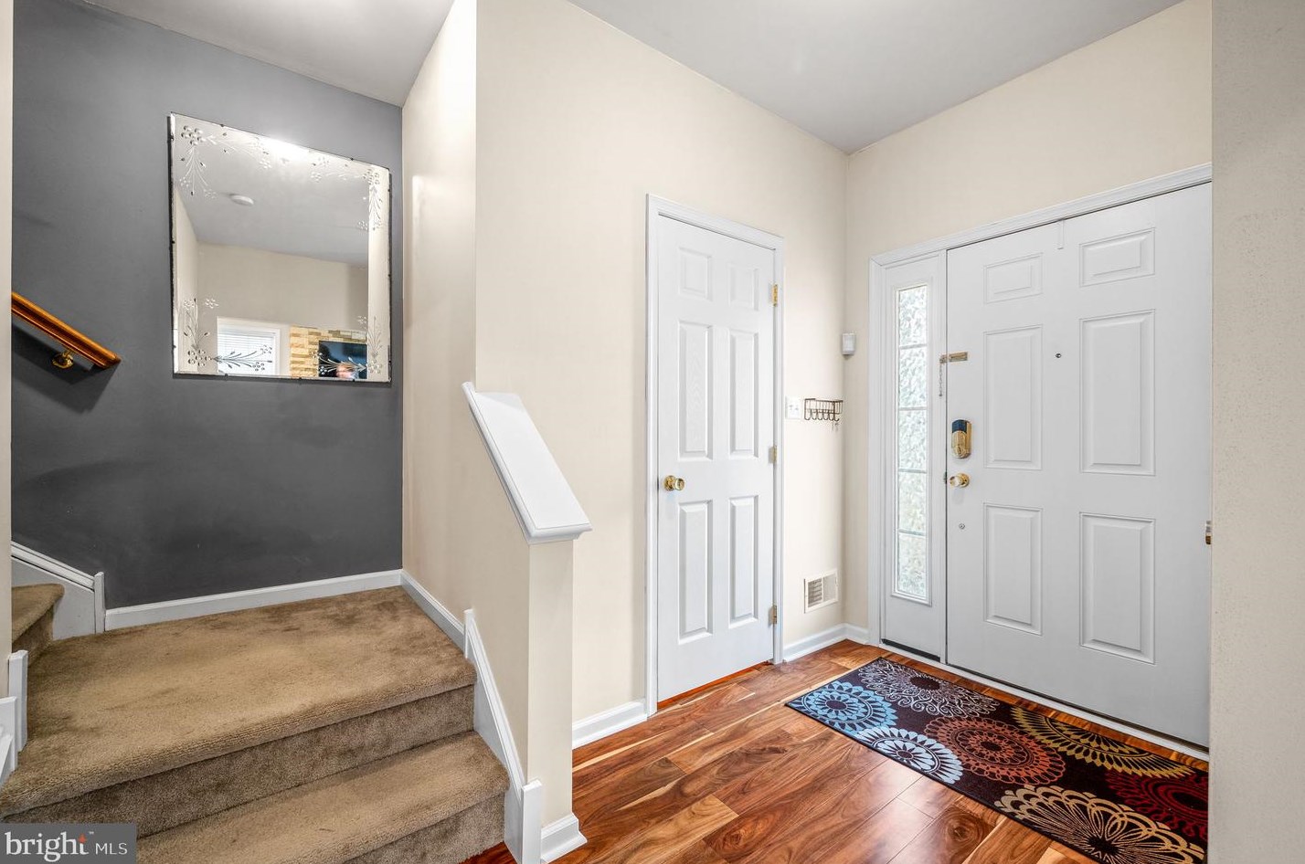 2013 Capri Dr, Philadelphia, PA 19145-5765