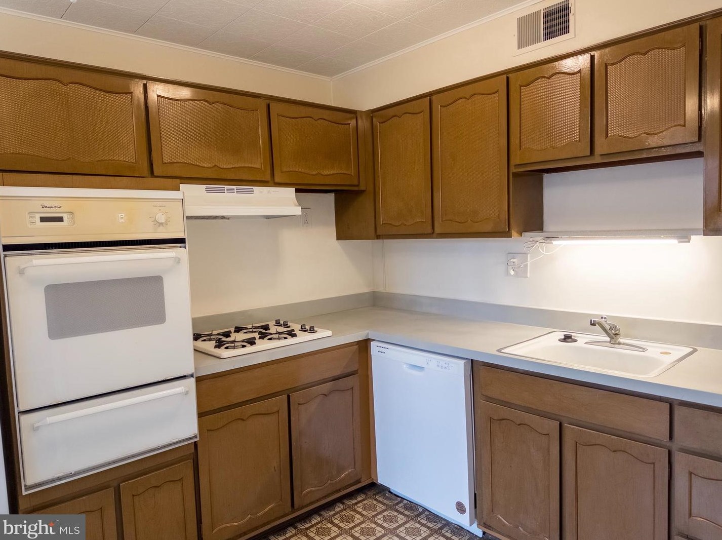 7206 Gannet Pl, Philadelphia PA  19153-2703 exterior