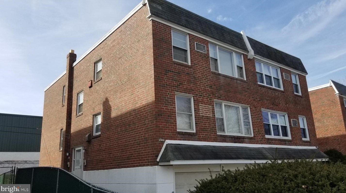 246 Robina St, Philadelphia, PA 19116-3517