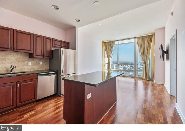 901 N Penn St # F1209, Philadelphia, PA