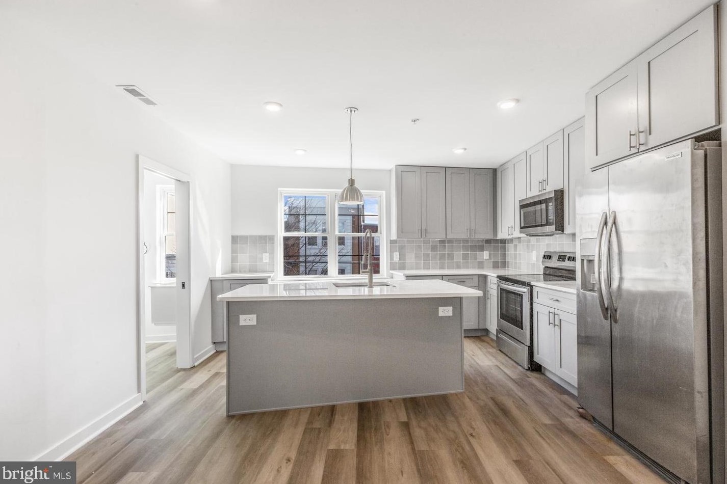 1116 S 7th St #3, Philadelphia, PA 19147