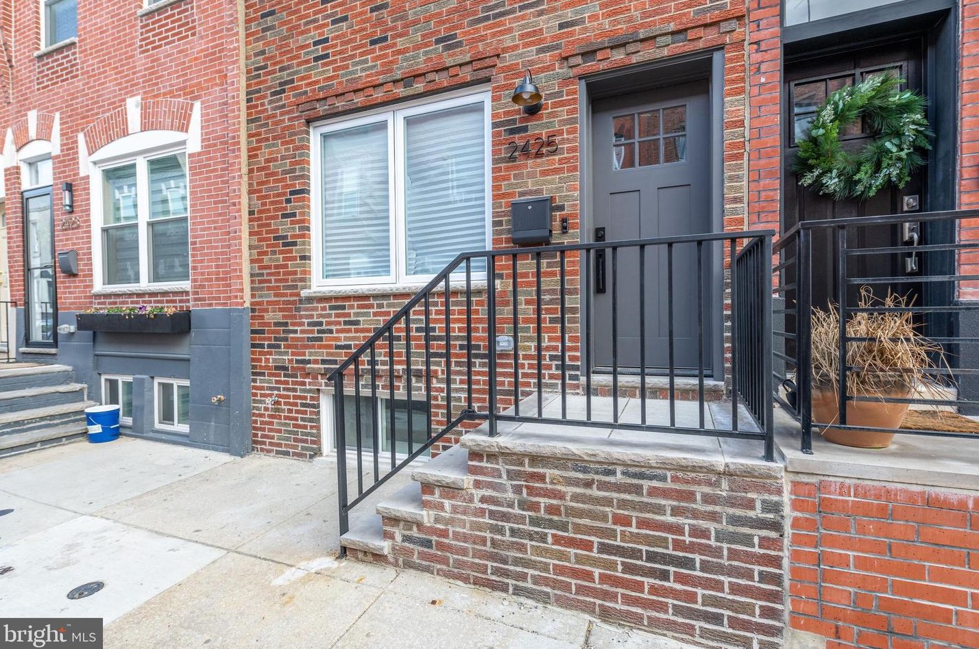 2425 Iseminger St, Philadelphia, PA 19148-3517