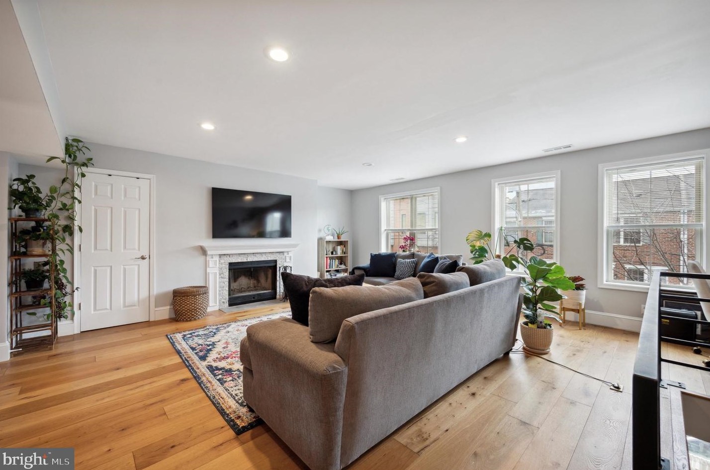 403 Brown St, Philadelphia, PA 19123
