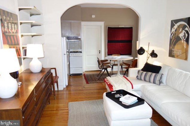 323 Pine St #3f, Philadelphia, PA 19106