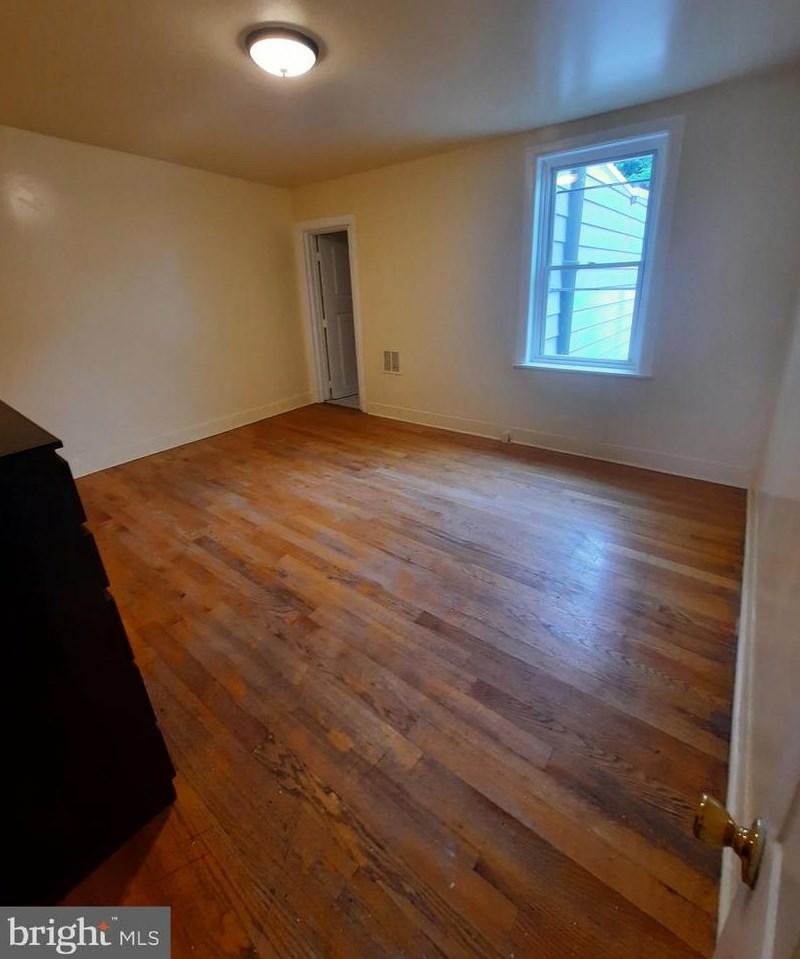 3176 Amber St, Philadelphia, PA 19134