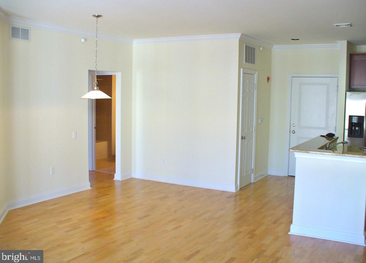 500 Admirals Way Apt 429, Philadelphia, PA 19146