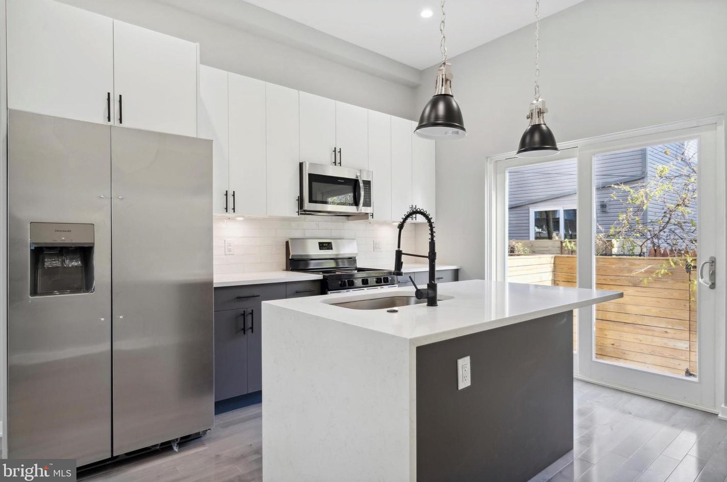 2135 Fairhill St, Philadelphia PA  19122-1432 exterior