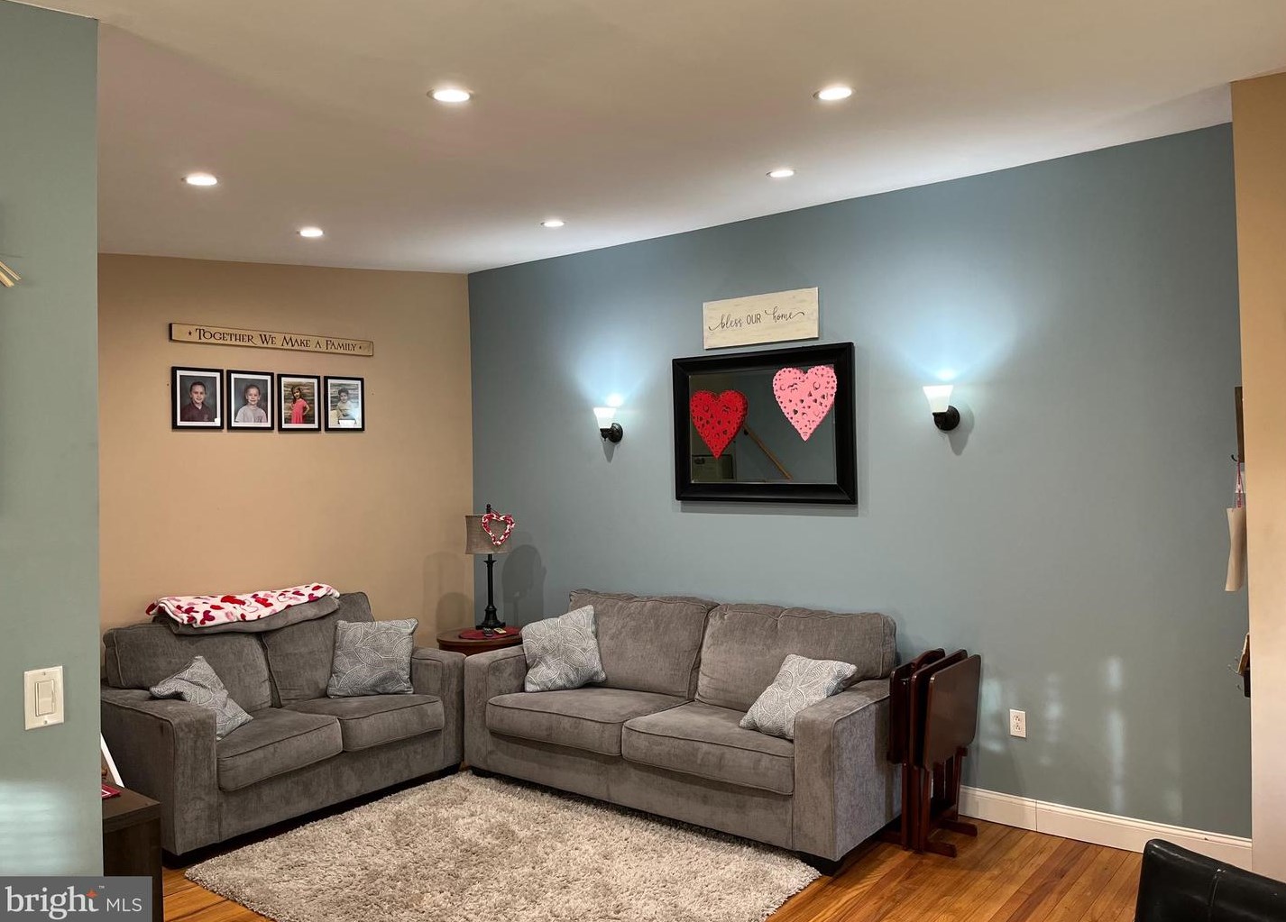1009 Bingham St, Philadelphia, PA 19115-3720