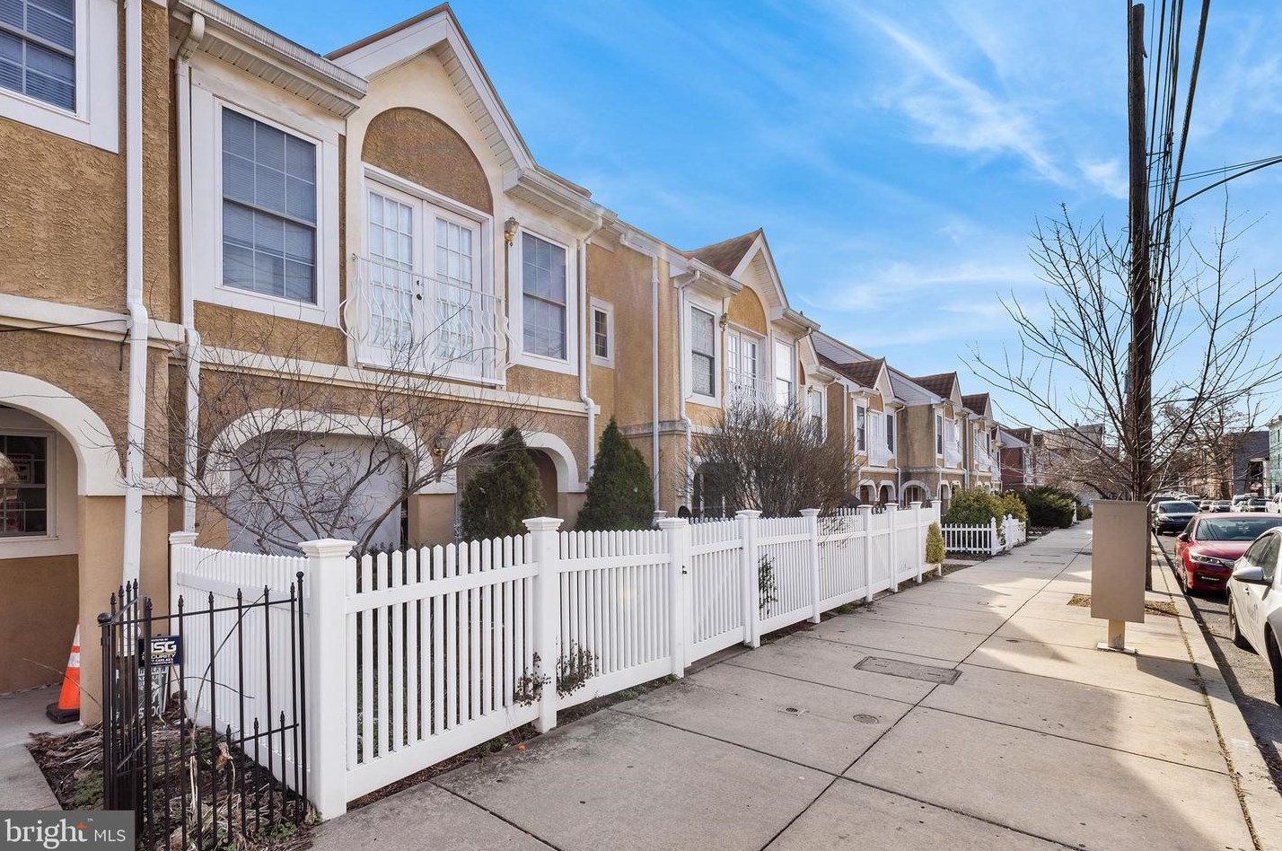 2339 Howard St, Philadelphia, PA 19133-3729