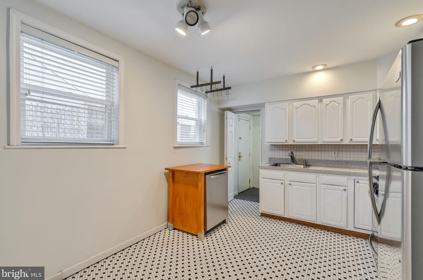 1931 Montrose St, Philadelphia, PA 19146-2628