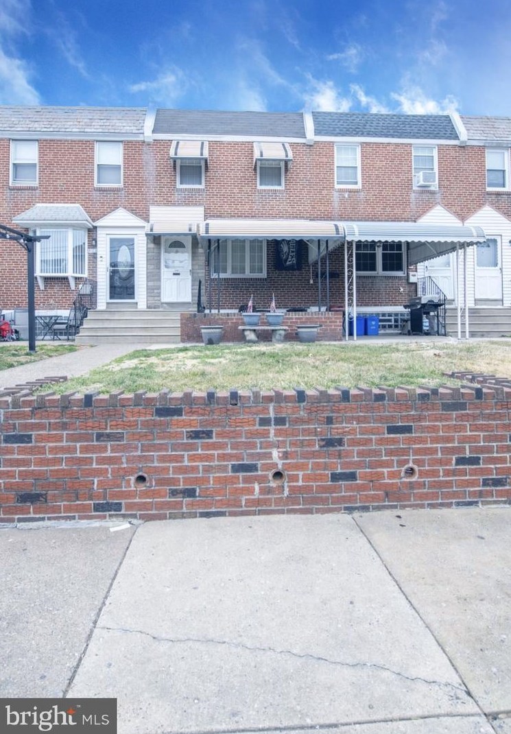 7168 Walker St, Philadelphia, PA 19135-1102