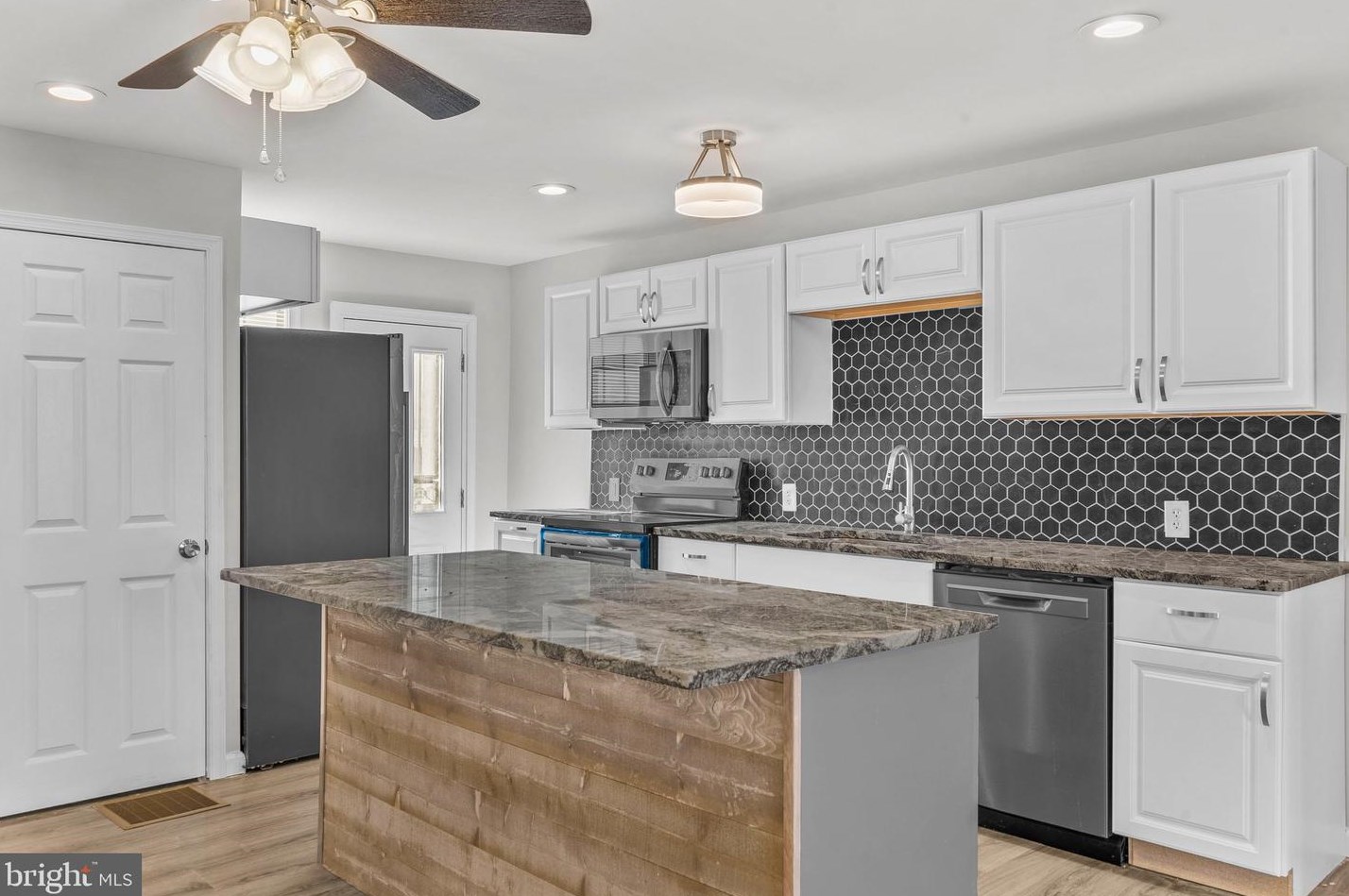 3631 Thompson St, Philadelphia PA  19134-5511 exterior