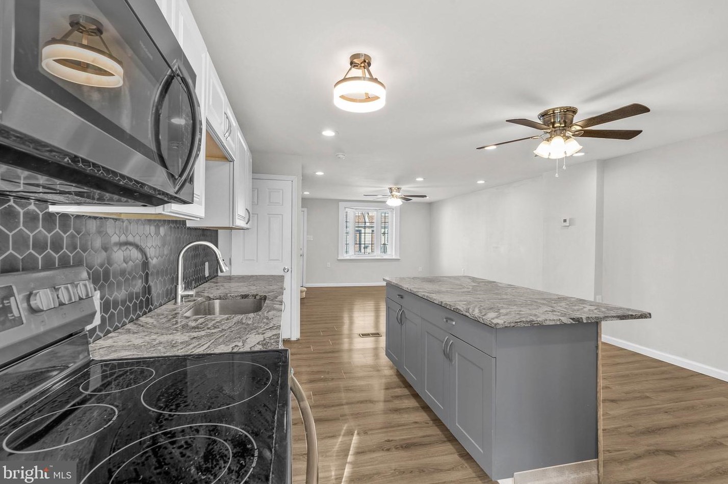 3631 Thompson St, Philadelphia PA  19134-5511 exterior