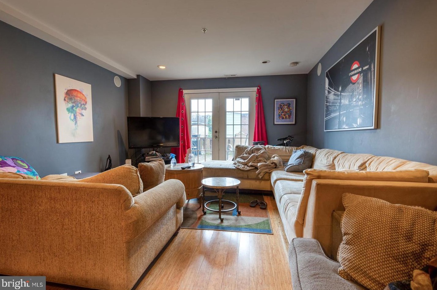 530 W Girard Ave #2, Philadelphia, PA 19123