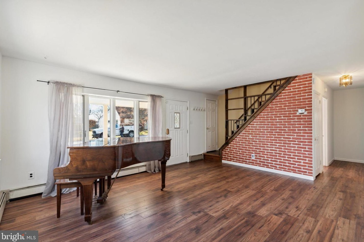807 Piermont St, Philadelphia, PA 19116-3417