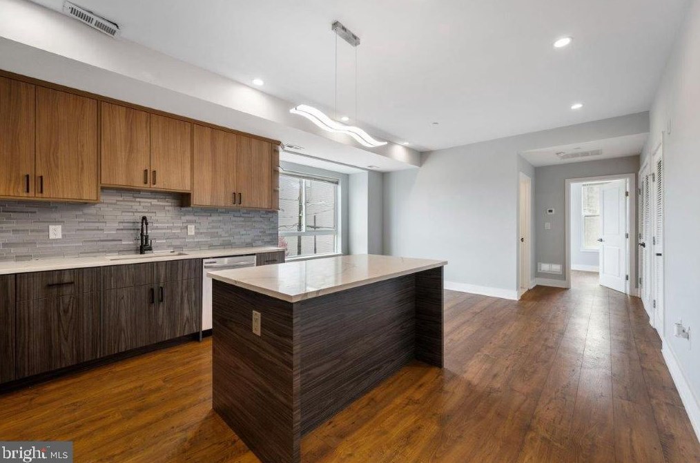 300 Diamond St #2, Philadelphia, PA 19122