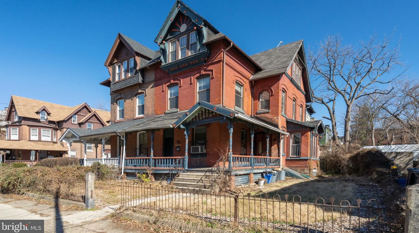 1013 S 49th St, Philadelphia, PA 19143