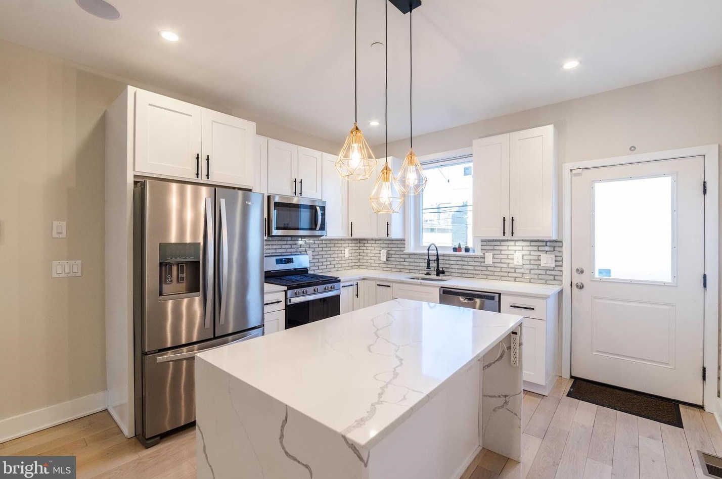 2113 Cross St, Philadelphia, PA 19146