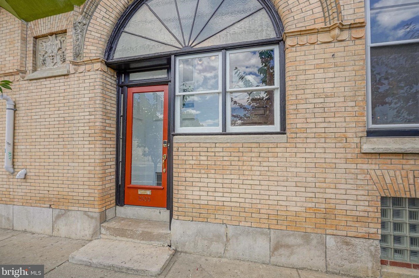 894 25th St, Philadelphia PA 19130-1834 exterior