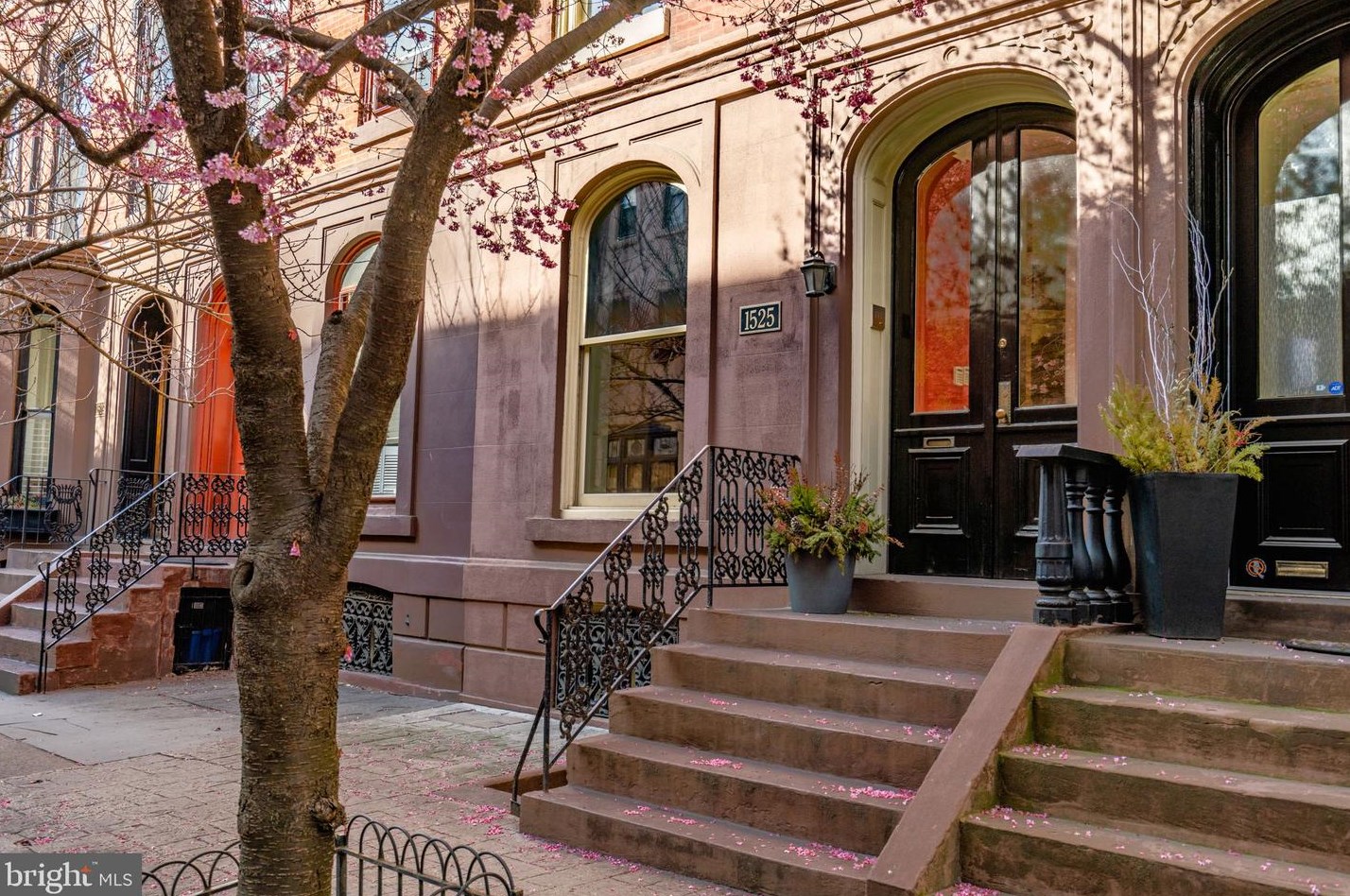 1525 Pine St, Philadelphia, PA 19102-4623