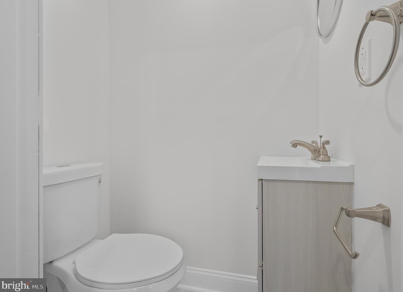 6012 Cedarhurst St, Philadelphia PA  19143-3105 exterior